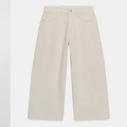 Pantalón beige corto