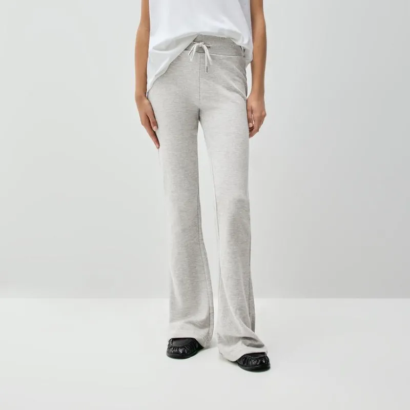 Pantalón chándal flare gris 