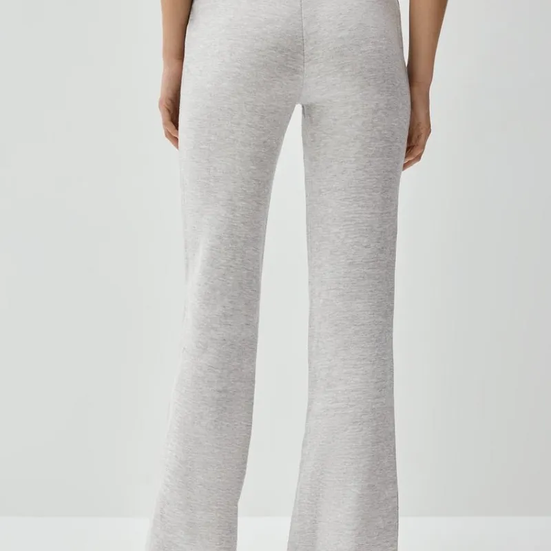 Pantalón chándal flare gris 