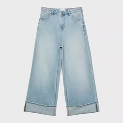 Pantalón dobladillo debajo 