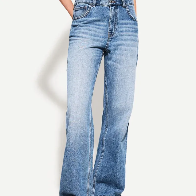 Pantalón gastado 