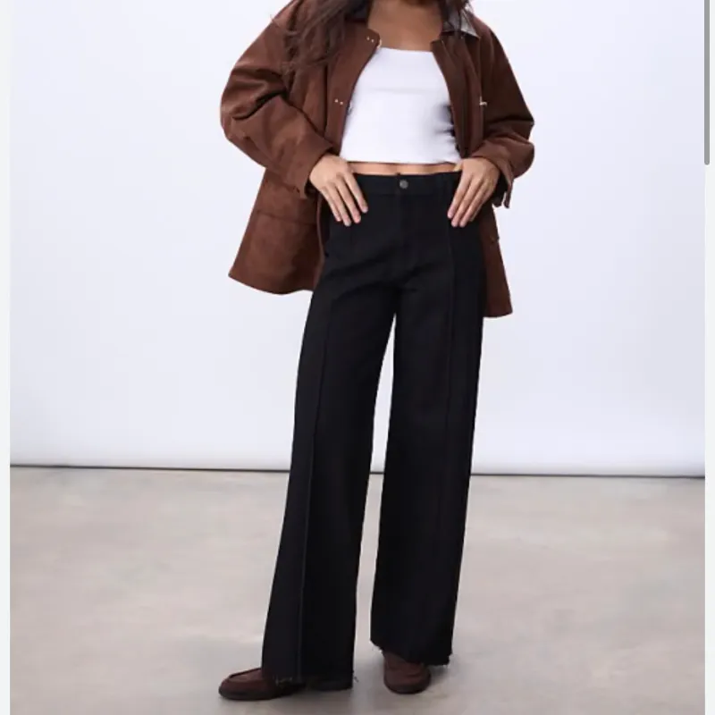 Pantalón negro ancho