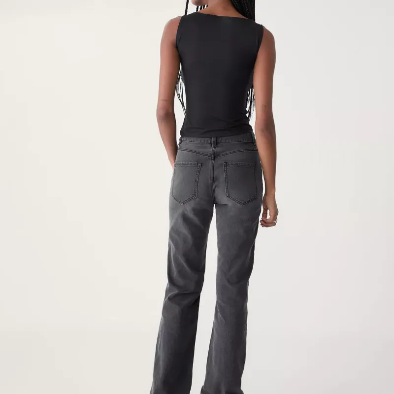 Pantalón negro corte recto 