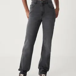 Pantalón negro corte recto 
