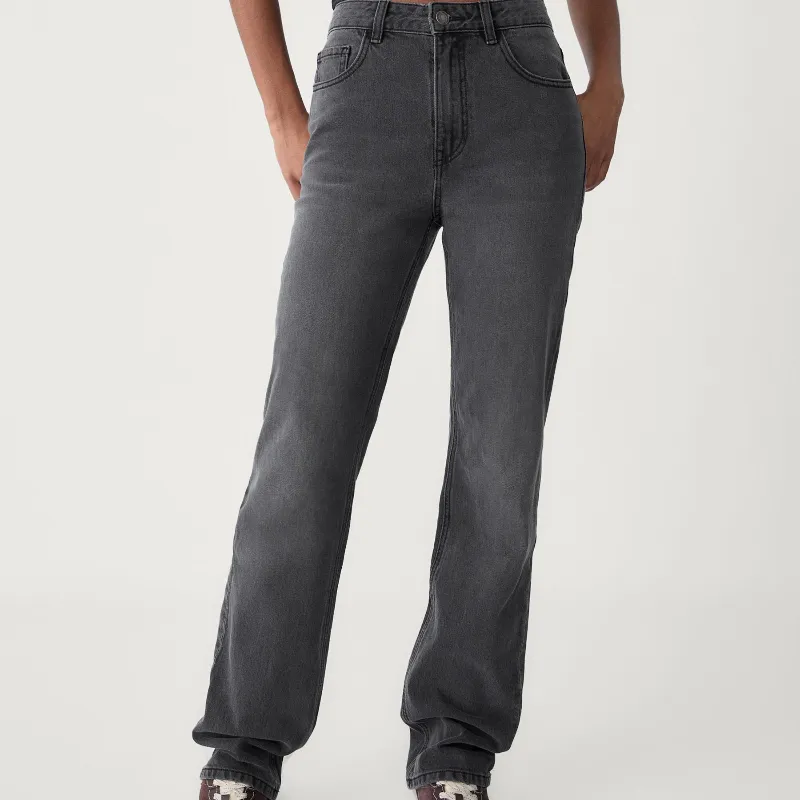 Pantalón negro corte recto 