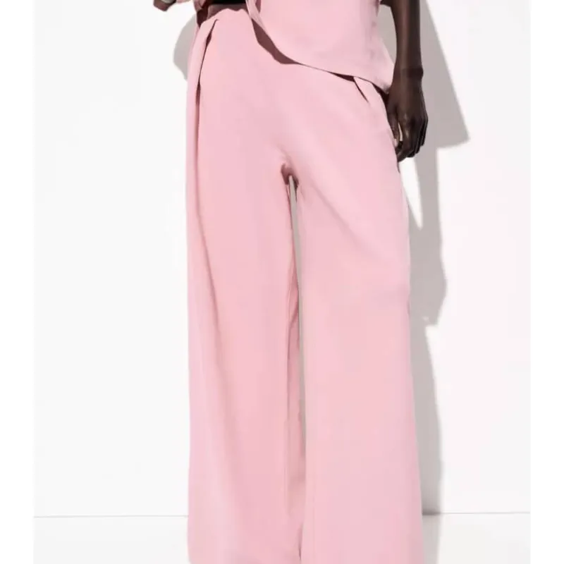 Pantaloneta rosa de pinzas 