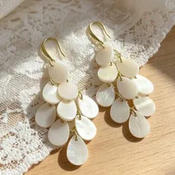 Pendientes colgantes blancos
