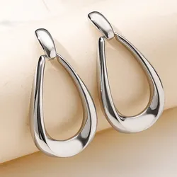 Pendientes colgantes plateados en forma de gota