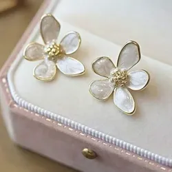 Pendientes de flor Blancos y dorados