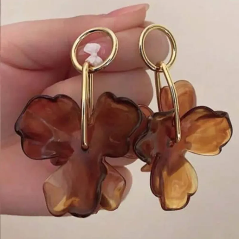 Pendientes de flor marrón 