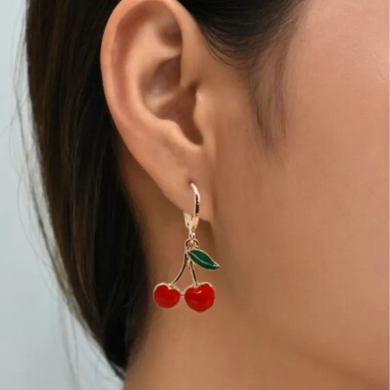 Pendientes dorados con cereza 