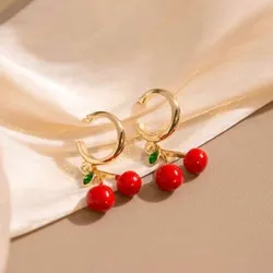 Pendientes dorados con cereza 
