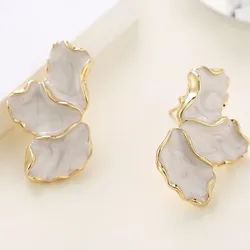 Pendientes en forma de alas blancos