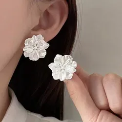 Pendientes flores blancas
