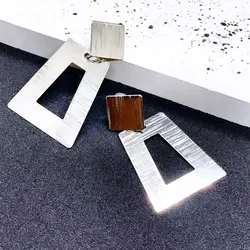 Pendientes plateados cuadrados
