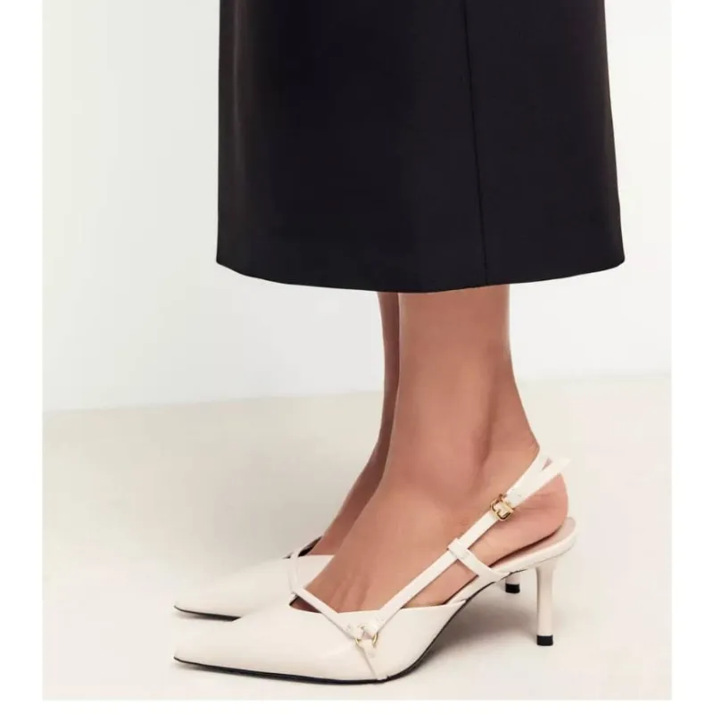 Puntifinos blancos detalles dorados