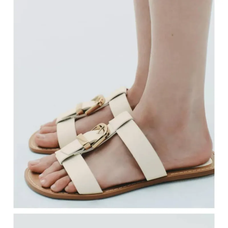 Sandalias blancas de cinto 