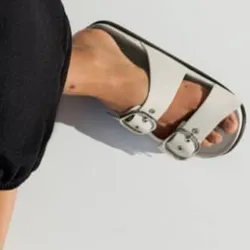 Sandalias prácticas blancas
