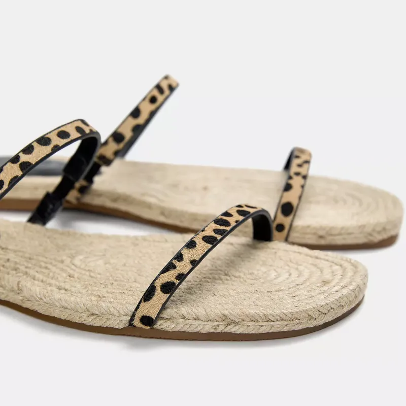Sandalias tira de animal print 