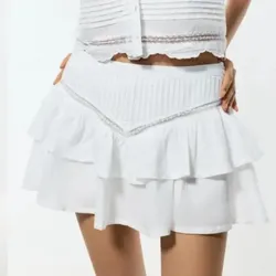 Saya con short blanca