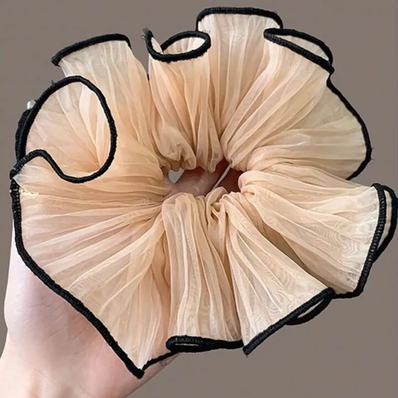 Scrunchie beige borde negro