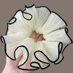 Scrunchie blanco borde negro