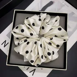 Scrunchie blanco puntos negros
