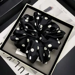 Scrunchie negro puntos blancos