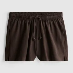 Short marrón oscuro
