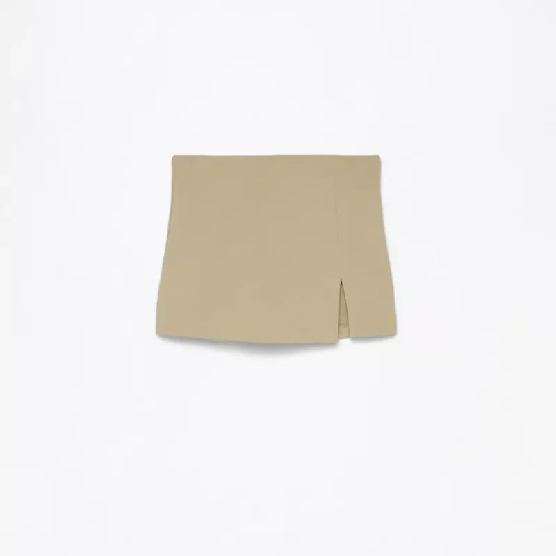 Skort kaki de tela 