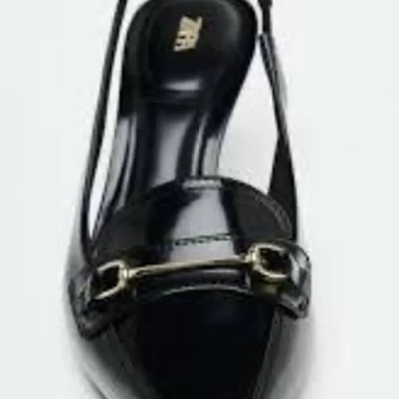 Tacón elegante de punta fina