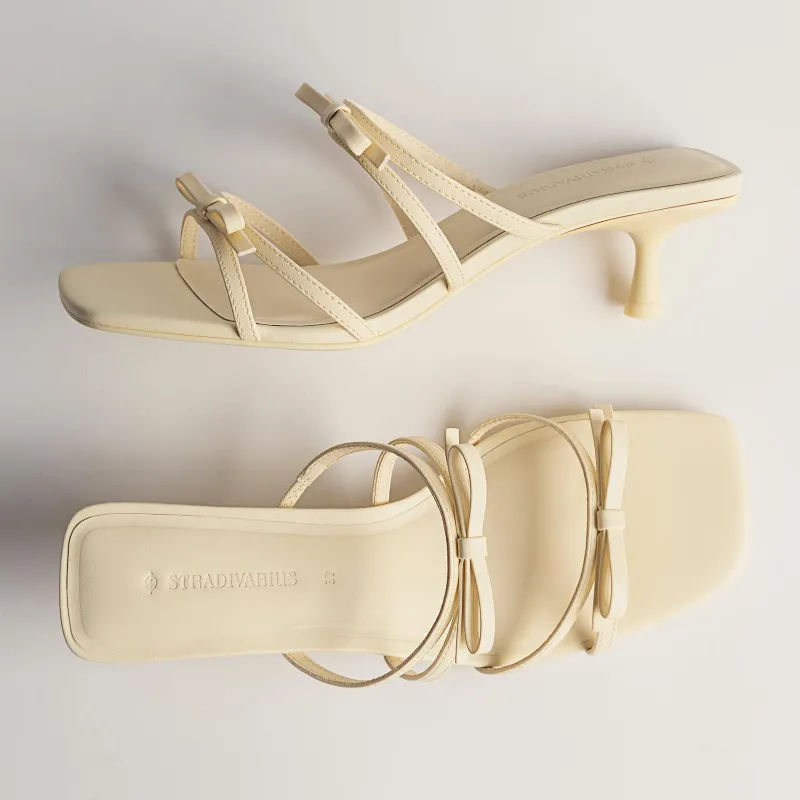Tacones amarillo de lazos 