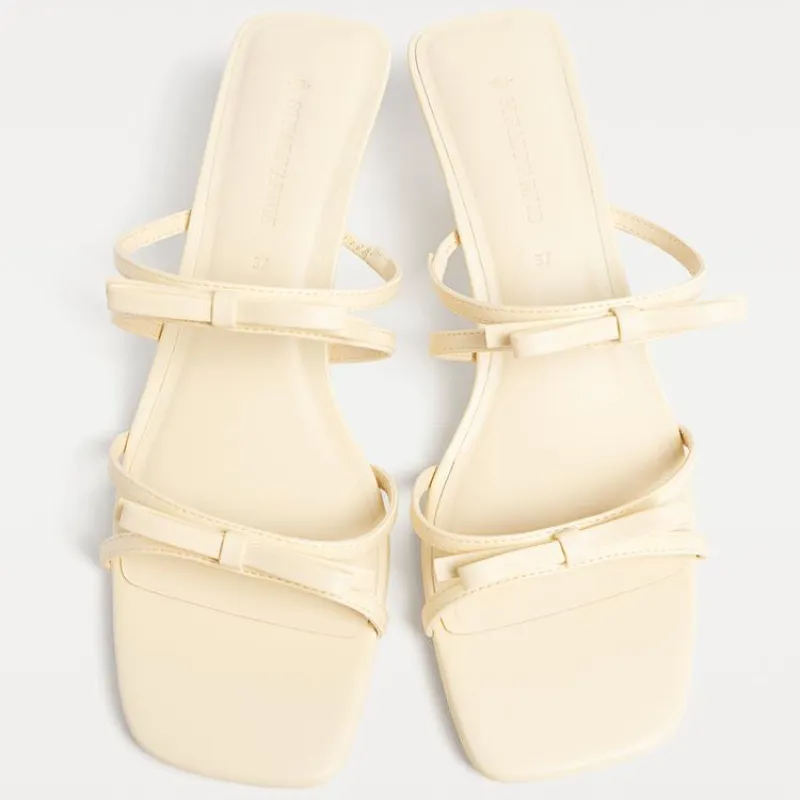 Tacones amarillo de lazos 