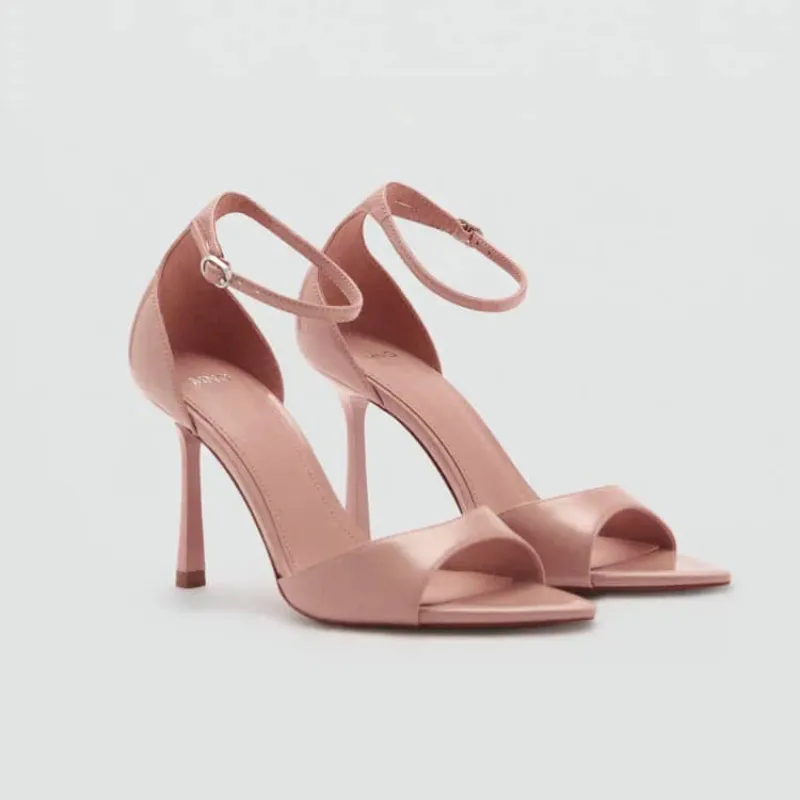 Tacones crema punteados 