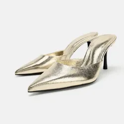 Tacones dorados