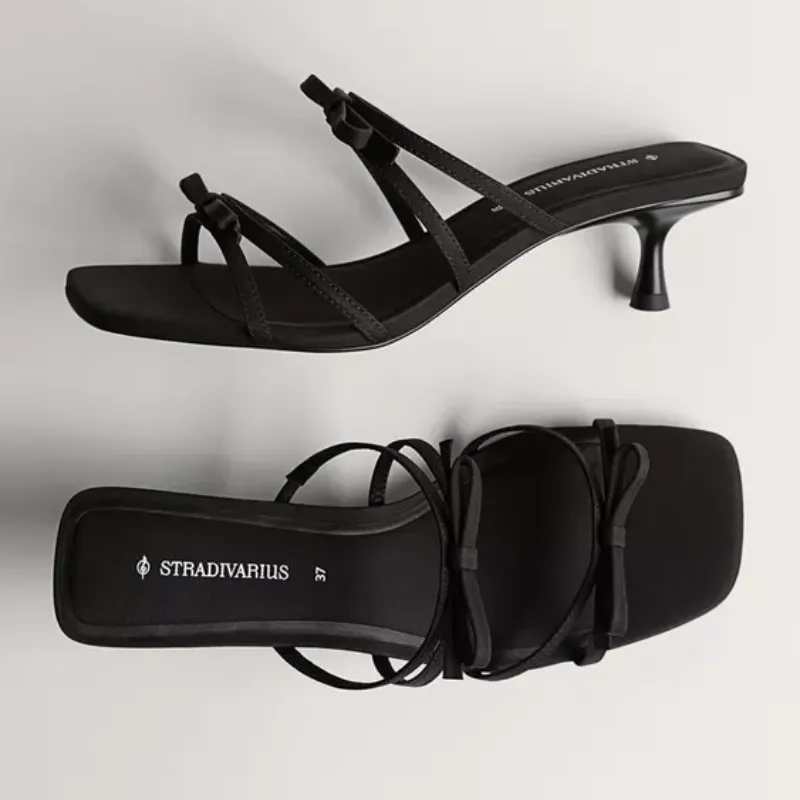 Tacones negros dos tiras 