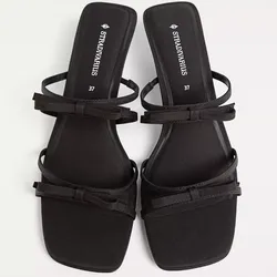 Tacones negros dos tiras 