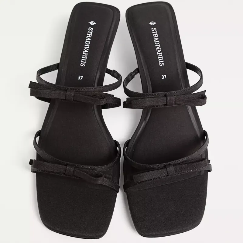 Tacones negros dos tiras 