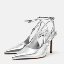 Tacones plateados
