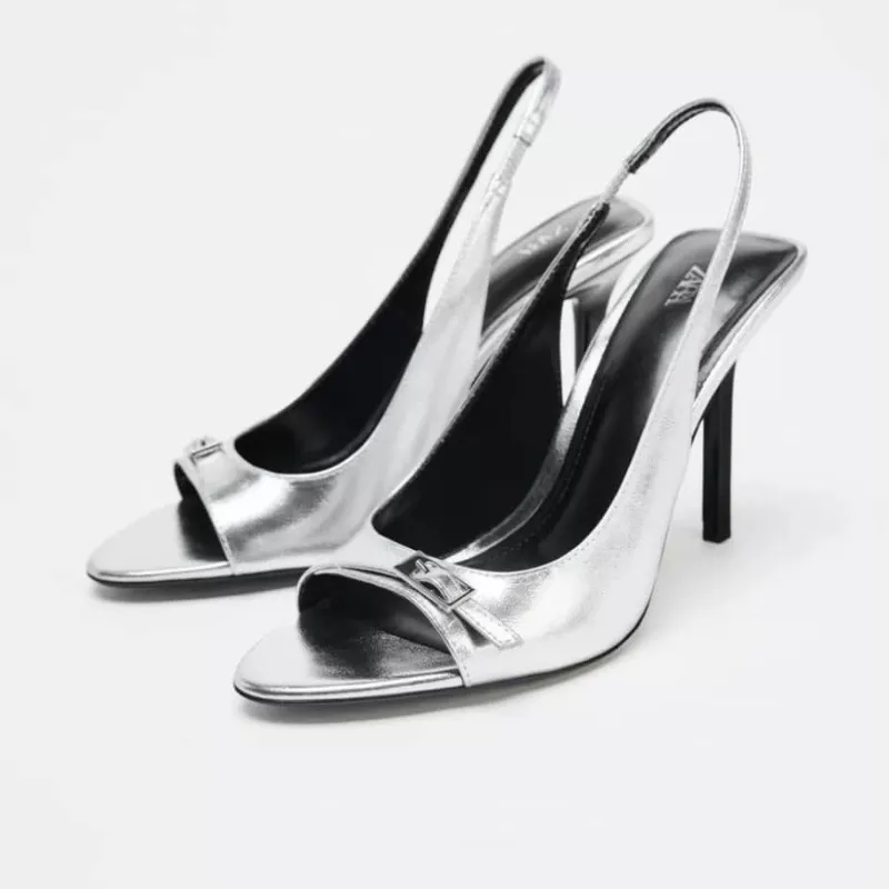 Tacones plateados 