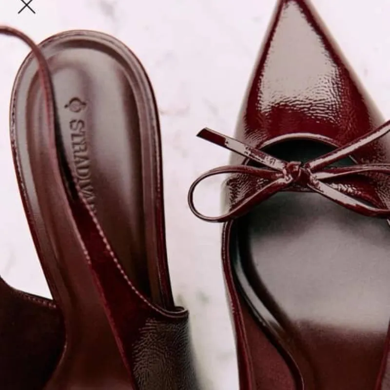 Tacones rojo vino con lazo