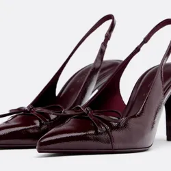 Tacones rojo vino con lazo