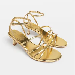 Tacones tiras doradas 