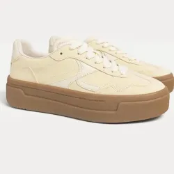 Tenis amarillo y blanco