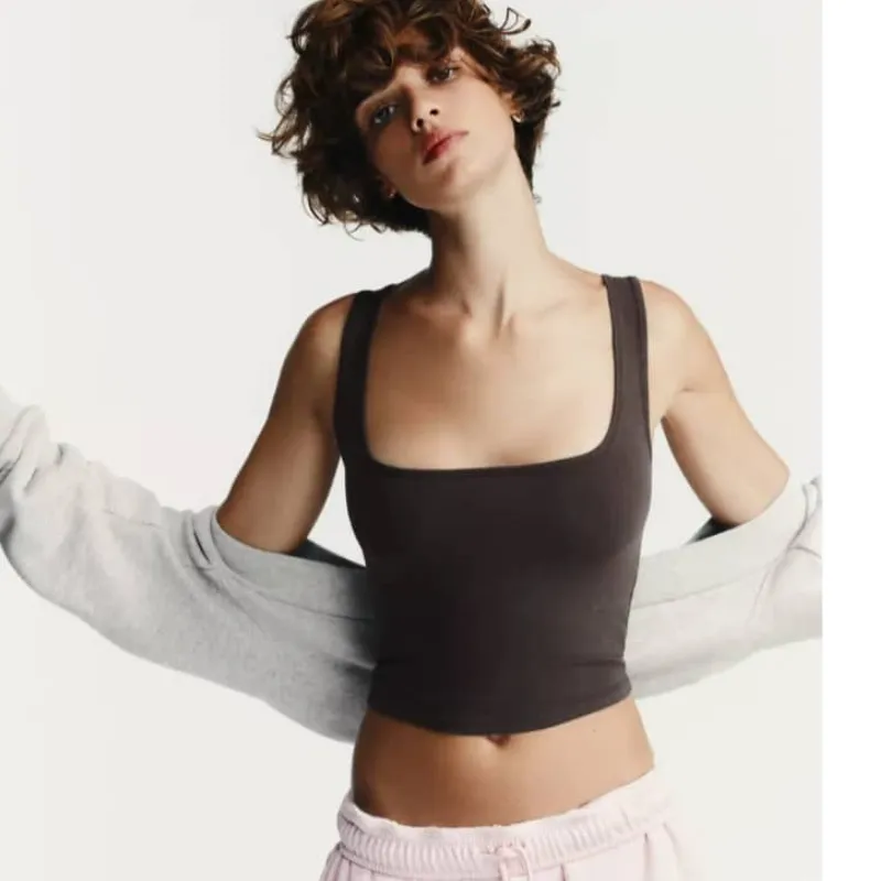 Top básico negro gastado 