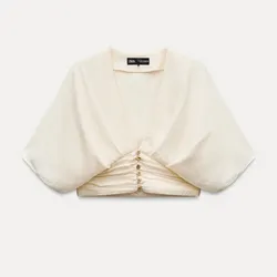 Top beige con botones