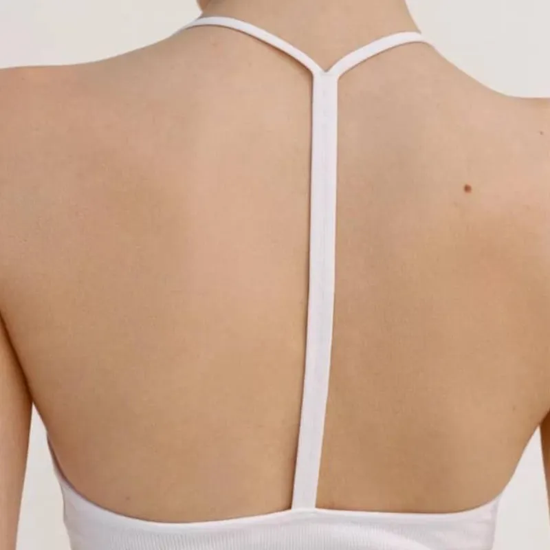 Top blanco con escote