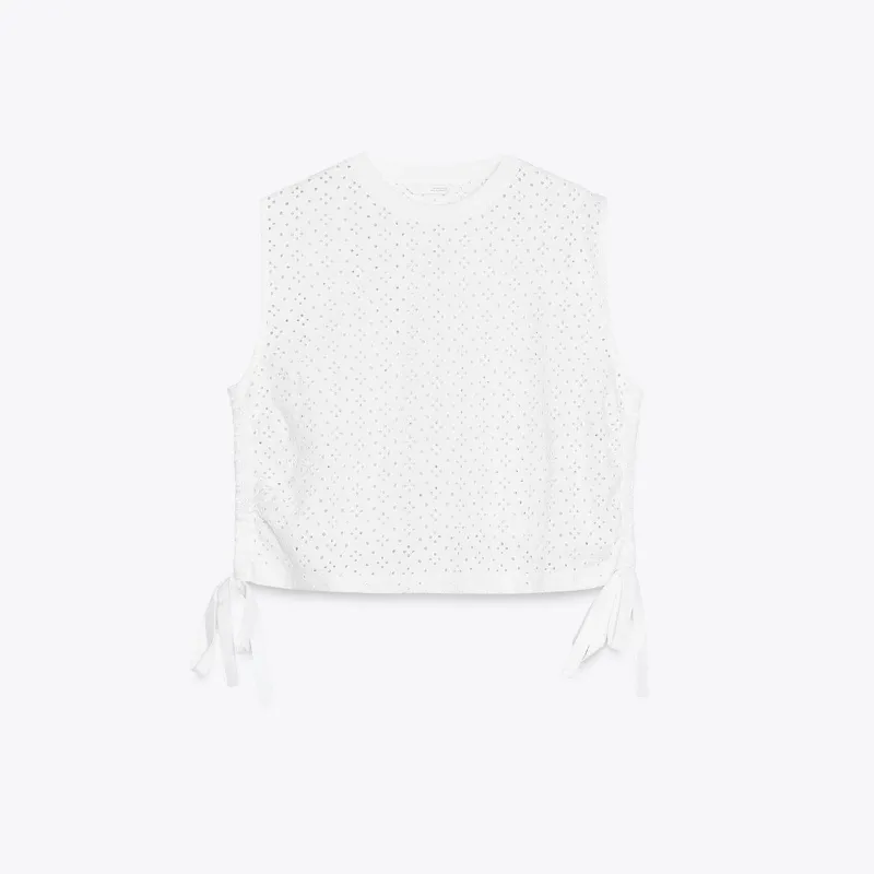 Top blanco detalles a los lados 