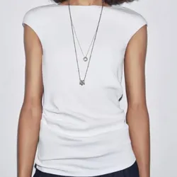 Top blanco fruncido en la cintura