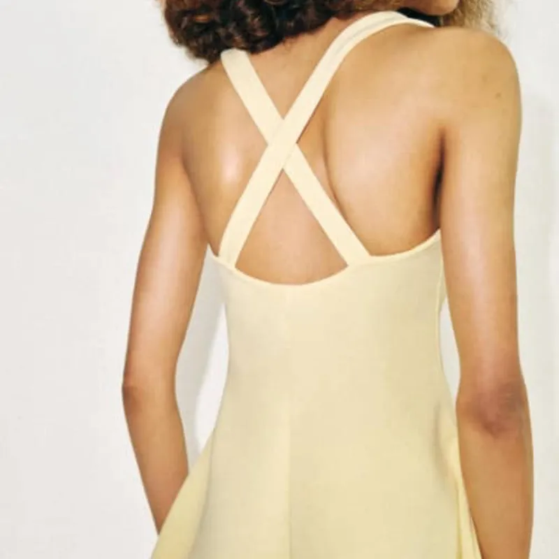 Vestido amarillo pastel